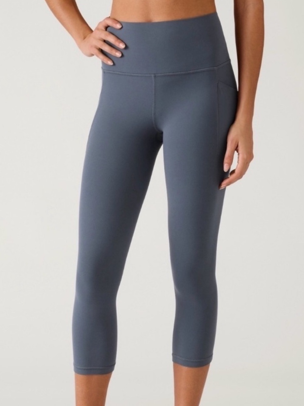 Athleta Salutation stash leggings capri yoga workout large gray